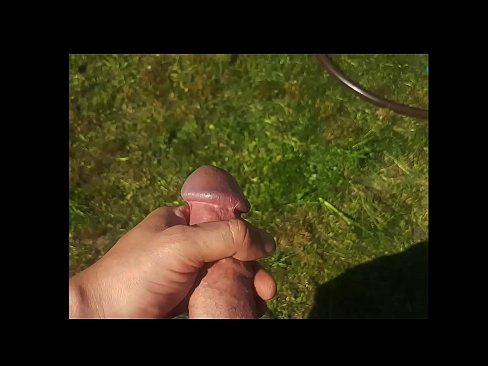 ❤️ Vruća zgodna jebe svoju ružičastu macu i svršava špricom u ljetnoj bašti Porno na bs.porngameshub.ru ️❤